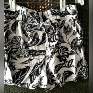 Who What Wear Women’s Black/White Floral Linen Blend Shorts, Tie Waist; Size S